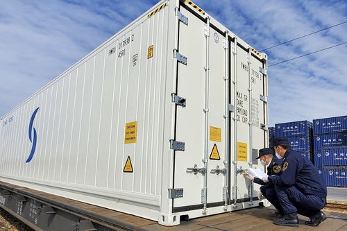 中老铁路国际货运物流运营满月，昆明海关监管进出口货物总值突破6亿元